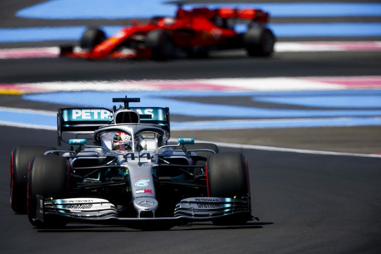 Lewis Hamilton kämpfte auf seiner schnellen Runde Probleme mit dem Wind, blieb aber trotzdem deutlich schneller als die Konkurrenz