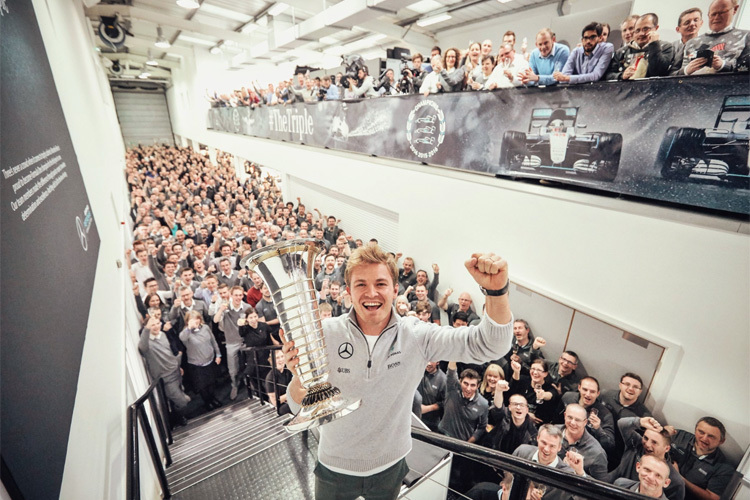 Nico Rosberg im Mercedes-Rennwagenwerk in England