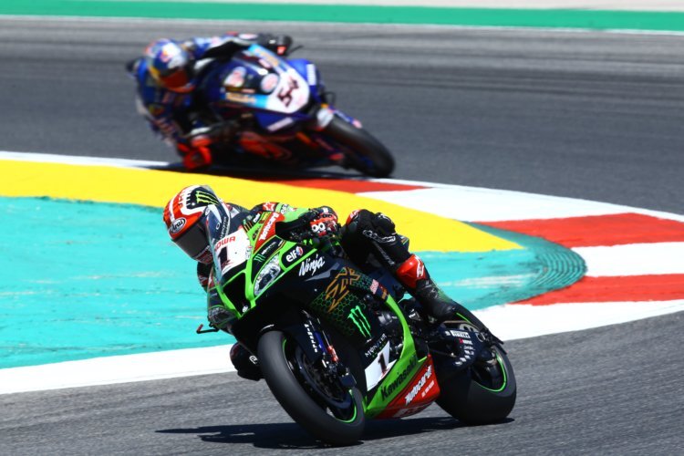 Jonathan Rea vor Toprak Razgatlioglu