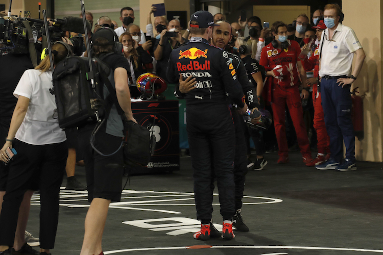 Lewis Hamilton gratuliert Max Verstappen