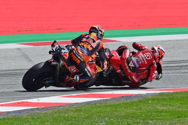 Jack Miller hinter Pol Espargaro