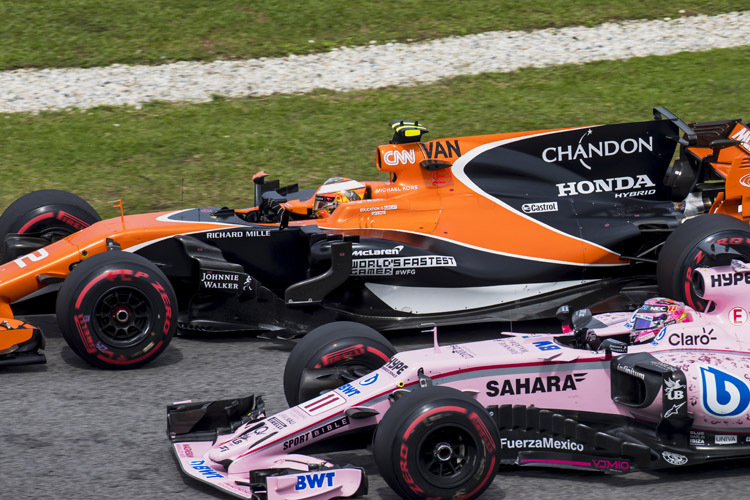 Nur Force India-Routinier Sergio Pérez kam im Malaysia-GP an Stoffel Vandoorne vorbei
