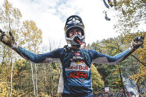 Manuel Lettenbichler ist zum fünften Mal Weltmeister)