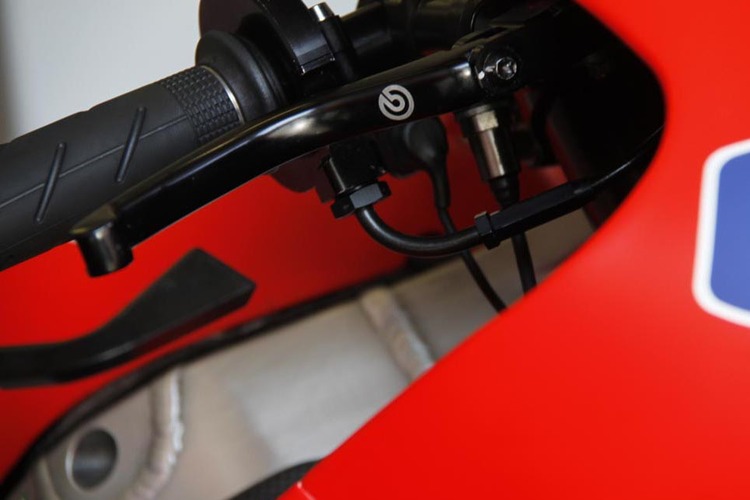 Der Gasgriff von Ducati-Testfahrer Michele Pirro