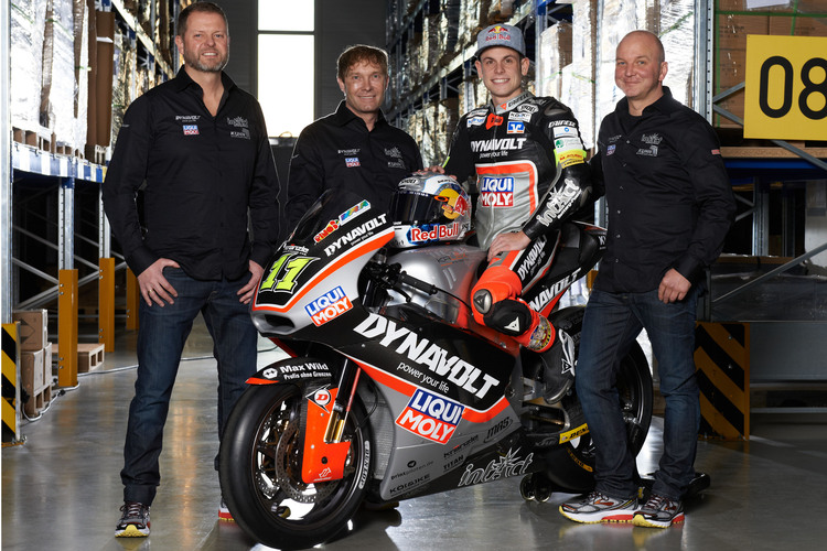 Das Dynavolt-Intact-GP-Team 2015: Die Teilhaber Keckeisen, Kuhn und Lingg (rechts) mit Sandro Cortese