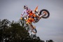 KTM 450 SX-F Factory Edition: Schöner fliegen im Werksfahrer-Design