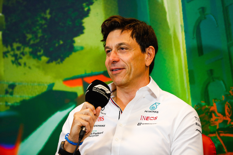 Toto Wolff blickt zuversichtlich aufs Silverstone-Rennen, Nico Rosberg ist sich hingegen sicher, dass die Silberpfeile noch nicht siegfähig sind