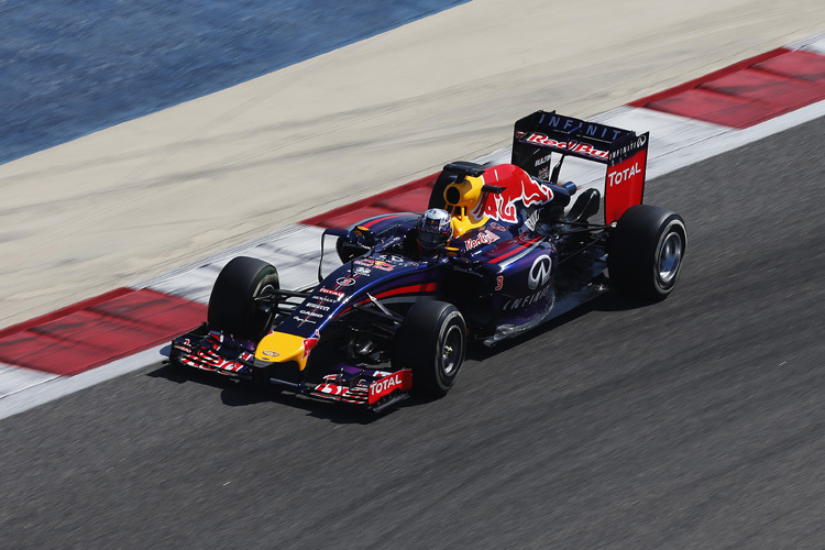 Daniel Ricciardo im Red Bull Racing RB10: das Auto macht viele Mucken