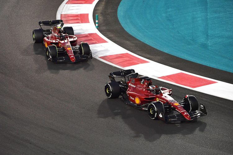 Charles Leclerc vor Carlos Sainz
