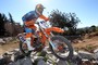 Taddy Blazusiak nimmt sich schon mal im Training die grossen Steine vor