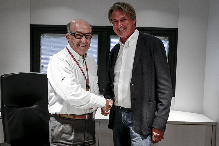 Dorna-CEO Carmelo Ezpeleta mit Hermann Tomczyk