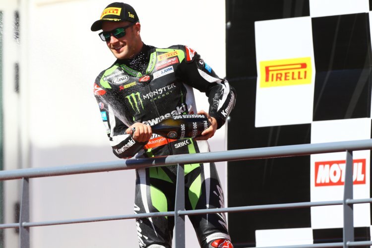 Jonathan Rea hat Übung auf dem Siegerpodest