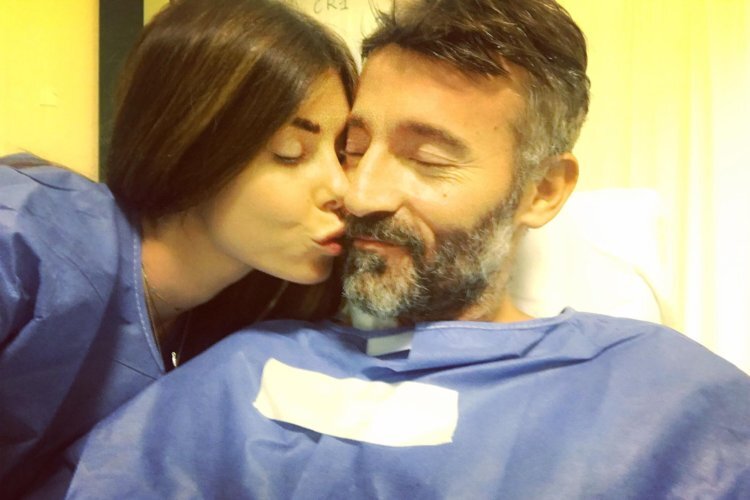 Wachgeküsst: Max Biaggi und seine Freundin Bianca Atzei