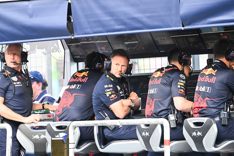 Red Bull Racing-Teamchef Christian Horner (Mitte)