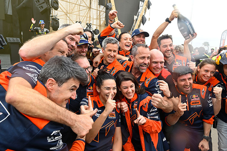Die Red Bull-KTM-Truppe von Brad Binder feierte nach dem Sprint-Sieg