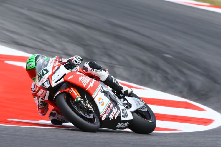 Eugene Laverty verzweifelt an der Aprilia RSV4