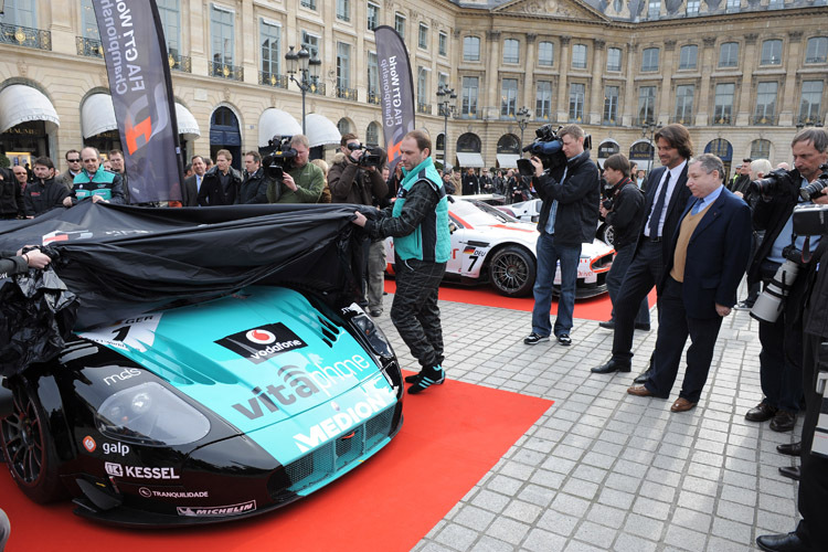 Stéphane Ratel und Jean Todt vor dem Maserati MC12