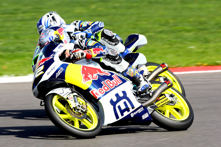 Das Rennen in Silverstone: Danny Kent (aussen), innen Niklas Ajo auf der zweiten Husqvarna