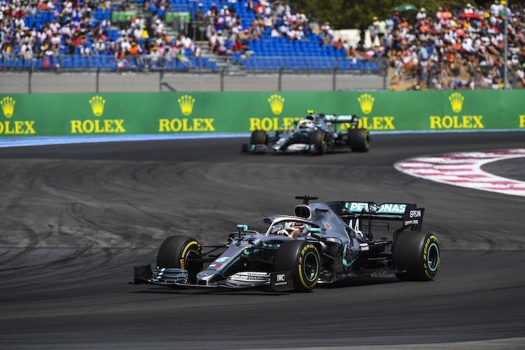 Lewis Hamilton vor Valtteri Bottas