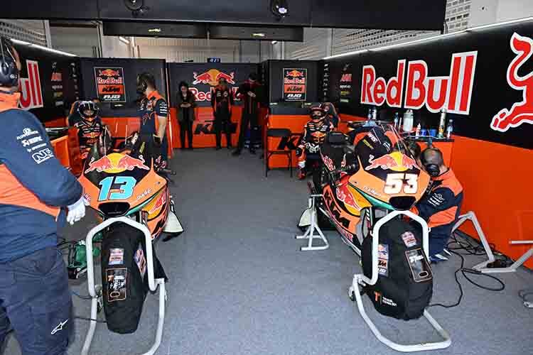 Das neue Red Bull KTM Ajo-Team mit Vietei (13) und Deniz Öncü