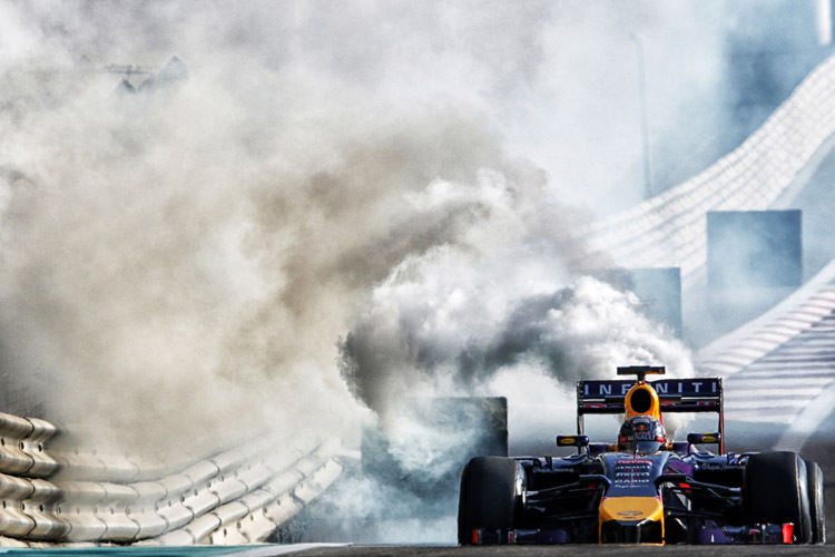 Wenig Schall und manchmal zu viel Rauch: Die neuen Formel-1-Motoren gefallen nicht jedem so gut wie dem Geschäftsführer des Sepang-Rundkurses