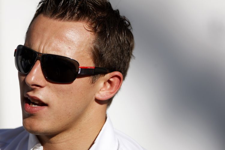 Christian Klien freut sich hinter dunklen Gläsern