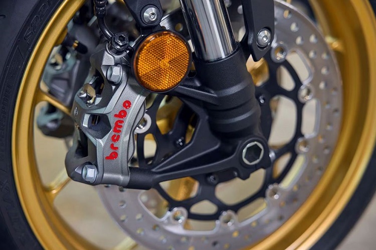 Muss bei einer SP-Version einfach sein: Einstellbare Gabel, Brembo Stylema Bremszangen