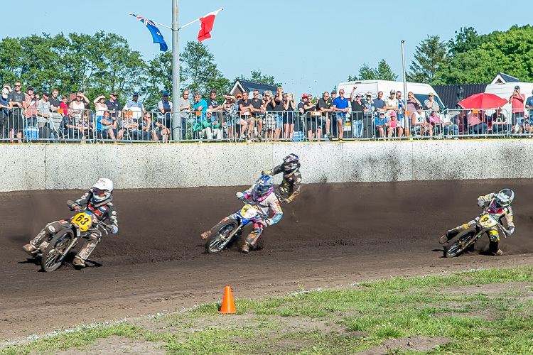 Dave Meijerink (l.) siegte vor James Shanes (r.) und (verdeckt) Mark Beishuizen, Stephan Katt wurde Vierter