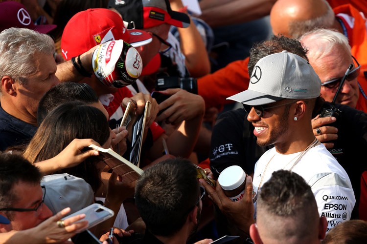 Viele Fans träumen von einem Treffen mit Lewis Hamilton – Mercedes macht's möglich