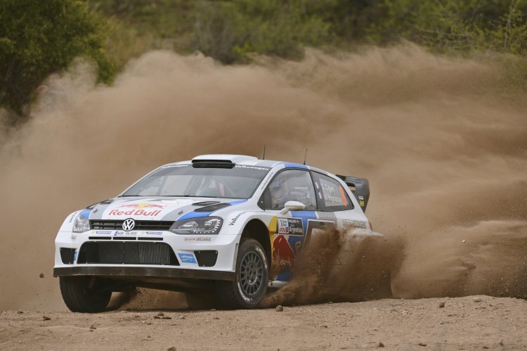 Sébastien Ogier wirbelt auch in Griechenland Staub auf.