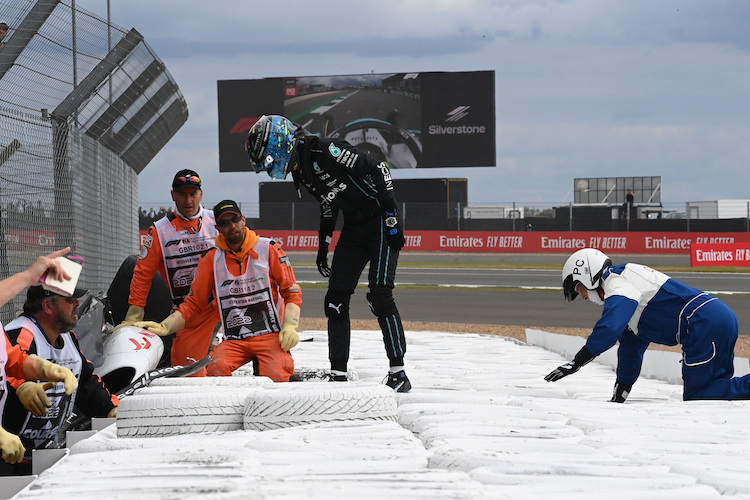 George Russell schaute nach dem Crash gleich nach Guanyu Zhou