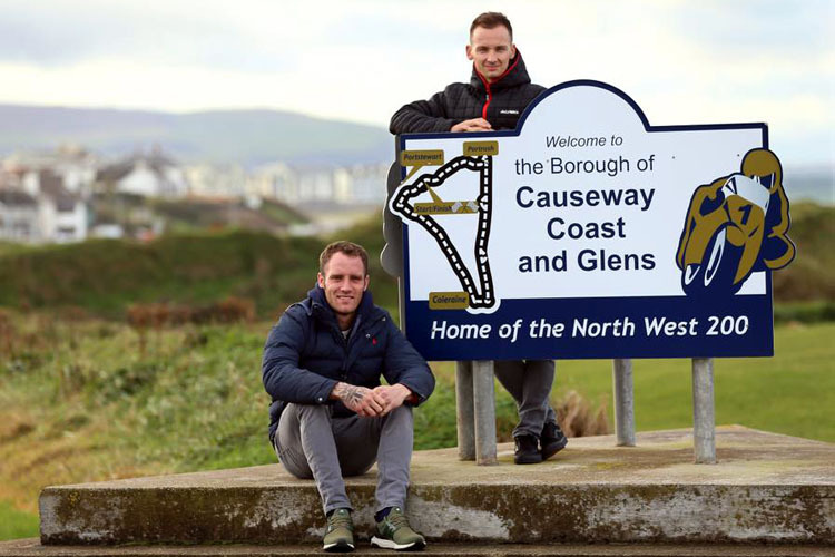Tommy Bridewell und Richard Cooper (rechts) bei ihren Besuch in Nordirland