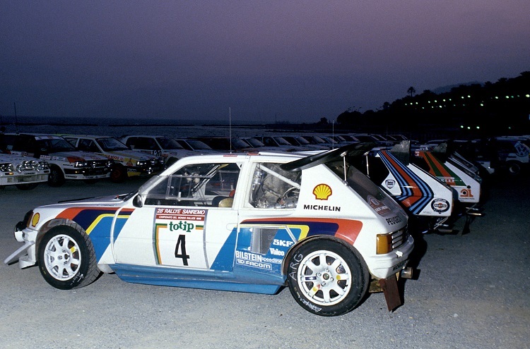 Die Peugeot 205 T16 im Parc fermé bei der Rallye San Remo 1986