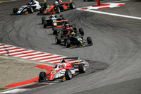 Prema-Pilot Juri Vips (44) gewann das erste Rennen