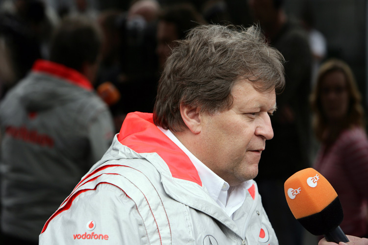 Bildunterschrift Norbert Haug, Motorsportdirektor von Mercedes-Be