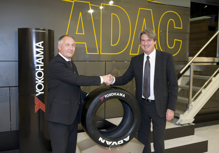 Rolf Kurz (Yokohama) und Hermann Tomczyk (ADAC)