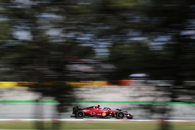 Charles Leclerc blieb im ersten freien Training der Schnellste