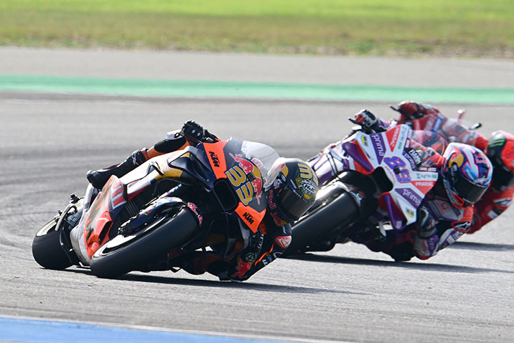 Brad Binder im Finish vor Martin und Bagnaia