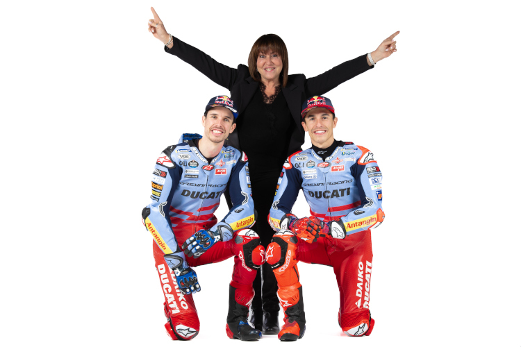 Nadia Padovani mit Alex und Marc Márquez