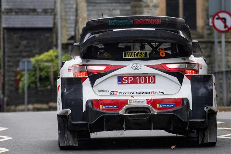 Siegt auch mit kleinerem Heckflügel – Toyota-Pilot Ott Tänak in Wales