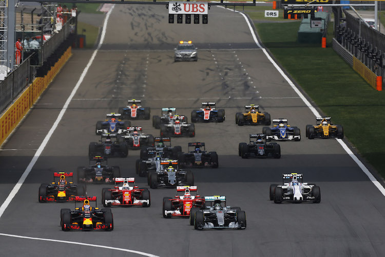Start in China: Ricciardo kam besser weg als Rosberg