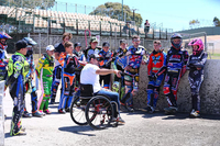 Leigh Adams (im Rollstuhl) mit den australischen Talenten