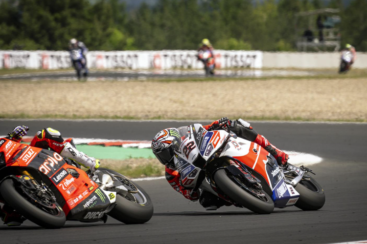 Alex Lowes am Hinterrad von Alvaro Bautista