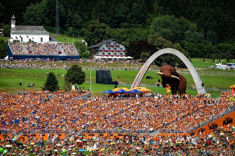 Spielberg: Beste Stimmung auf der KTM-Tribüne