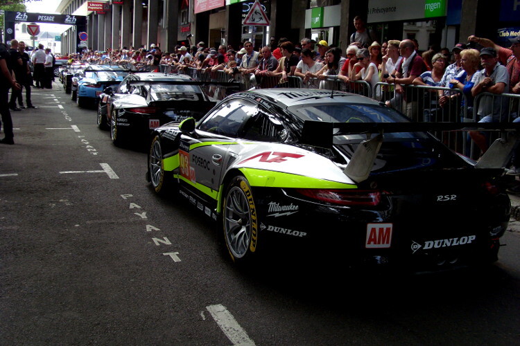 Die technische Abnahme zu den 24h von Le Mans findet traditionell in der Innenstadt statt