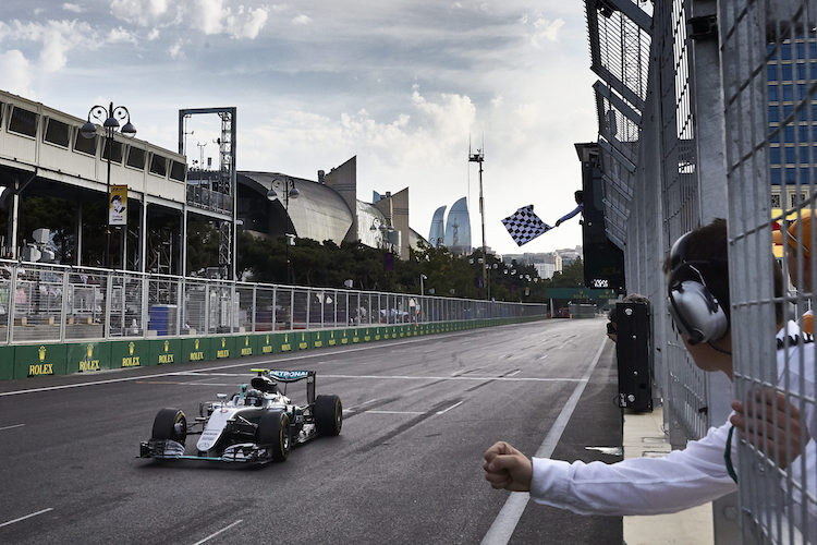Nico Rosberg gewinnt die GP-Premiere in Baku