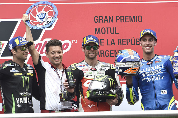 Johann Zarco, LCR-Teamchef Lucio Cecchinello, Sieger Cal Crutchlow und Alex Rins