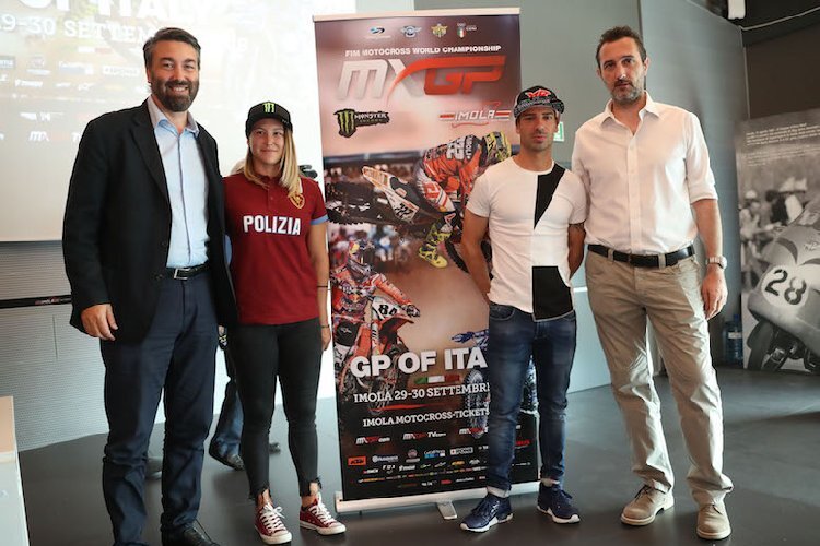 Damen-Cross-Ikone Kiara Fontanesi ließ sich die Imola-Präsentation nicht entgehen - und auch nicht Superbike-Star Marco Melandri