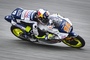 Collin Veijer faltet sich auf der Moto3-Husqvarna zusammen