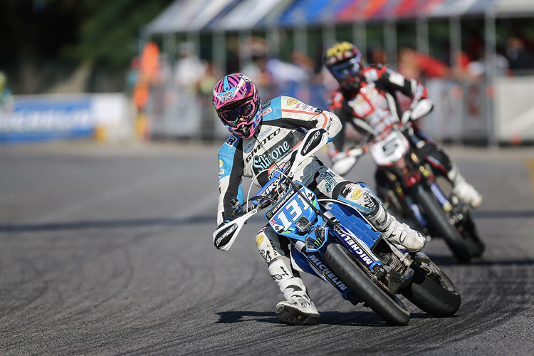 Mauno Hermunen (vorne) wünscht sich in der Supermoto-WM mehr Gegner